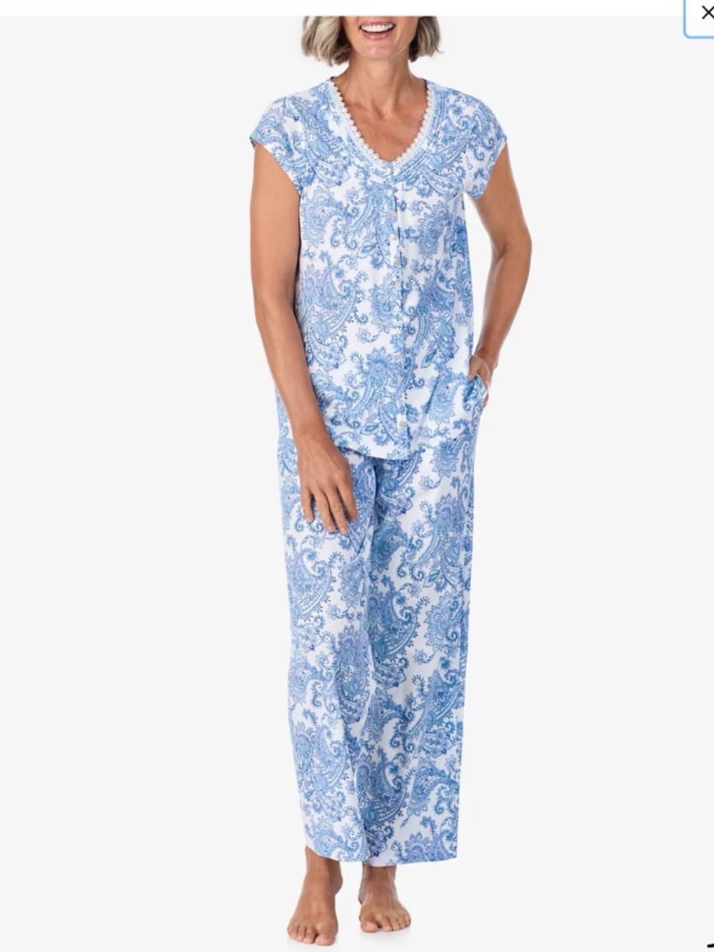 ***ARIA**Blue Paisley Two-Piece Sleepwear and lounging set